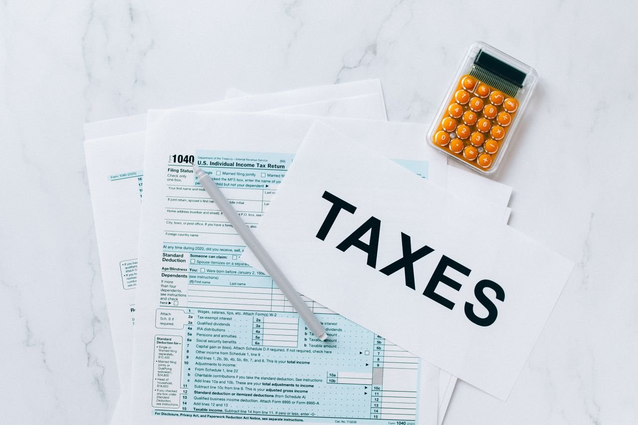 Tax forms, a calculator and a pen on a desk for reviewing the 2026 Canada tax changes